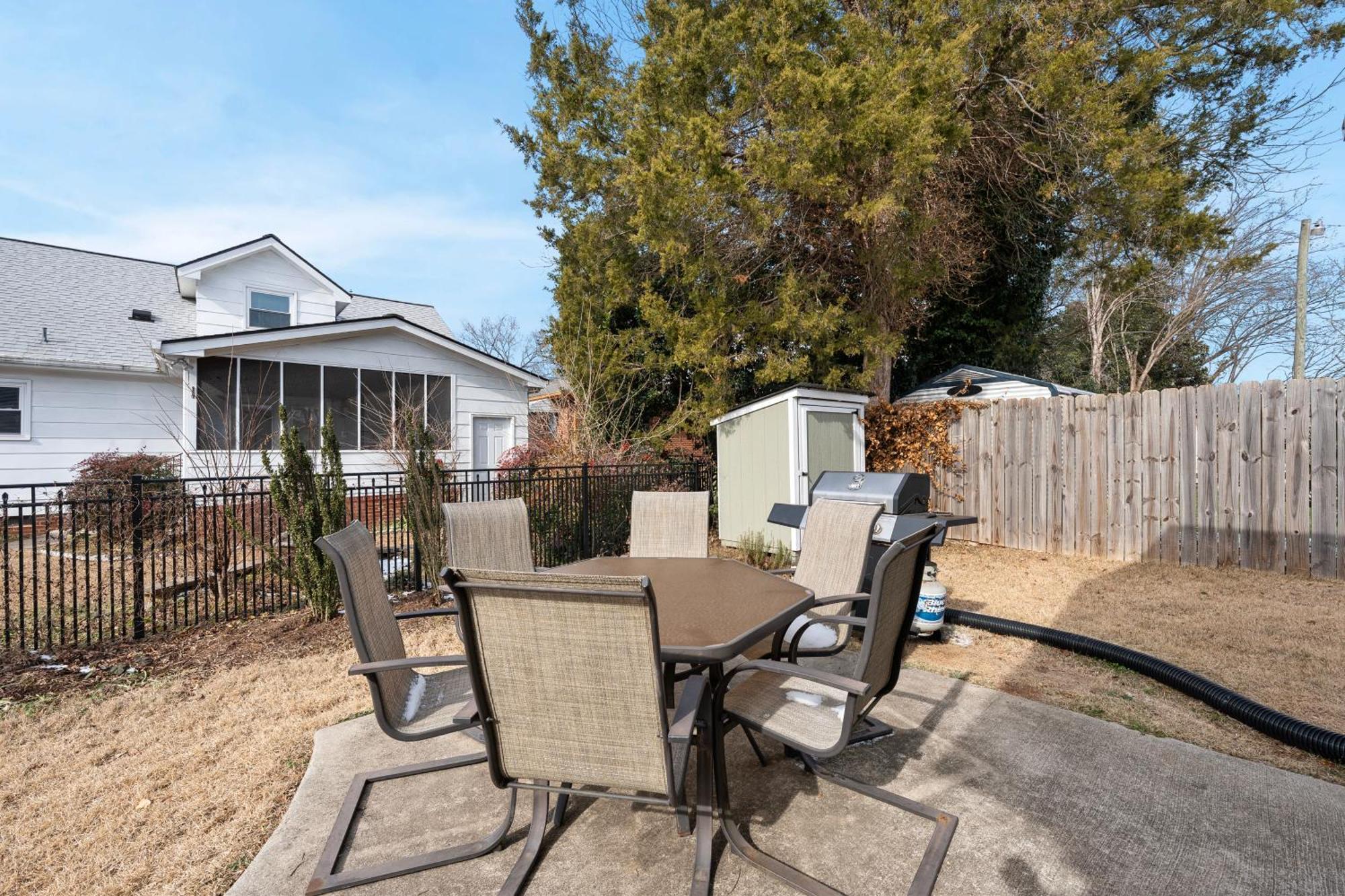 Charming Dt 3-Bed Bungalow With Fenced-In Yard Raleigh Dış mekan fotoğraf