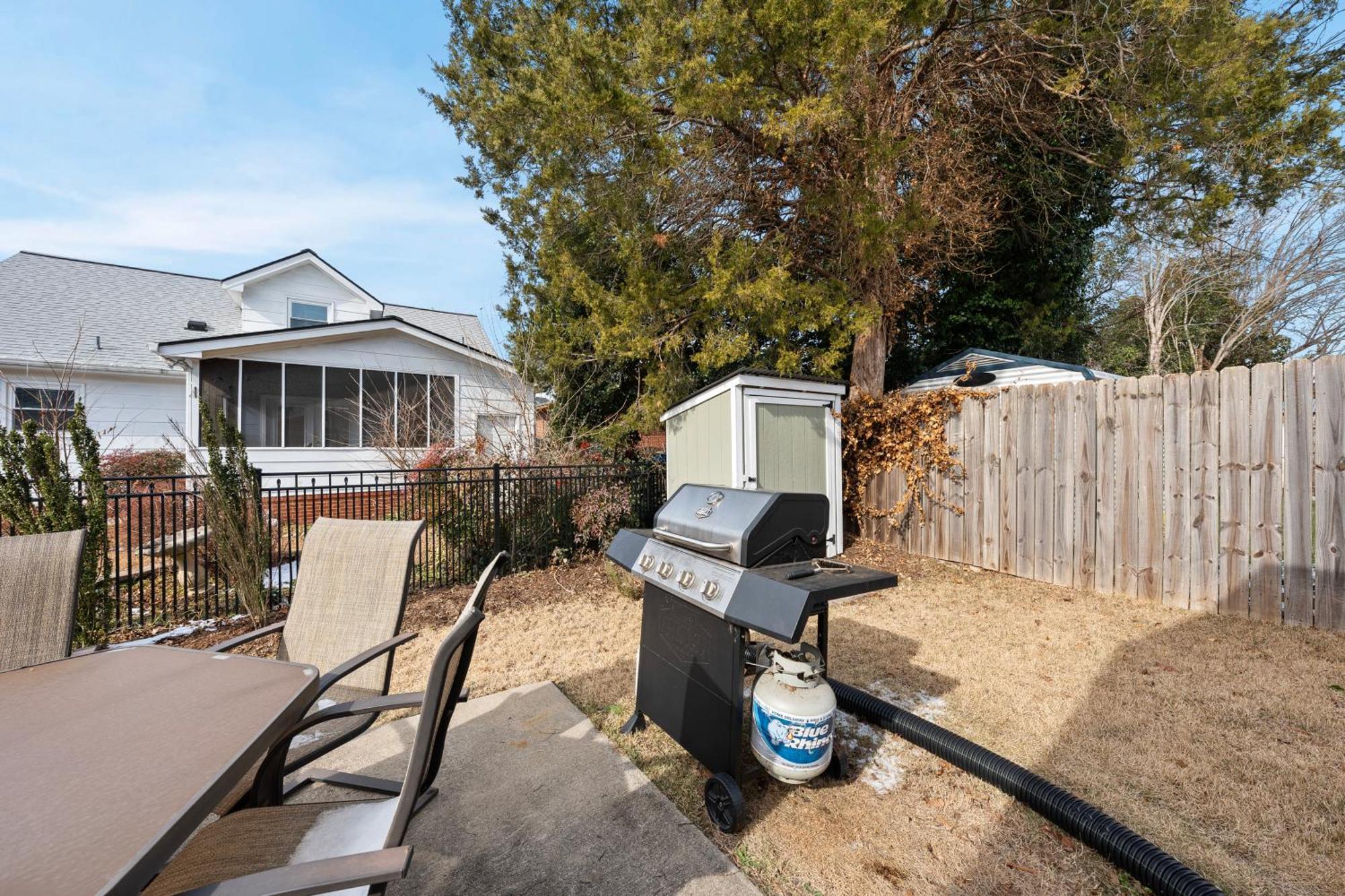 Charming Dt 3-Bed Bungalow With Fenced-In Yard Raleigh Dış mekan fotoğraf